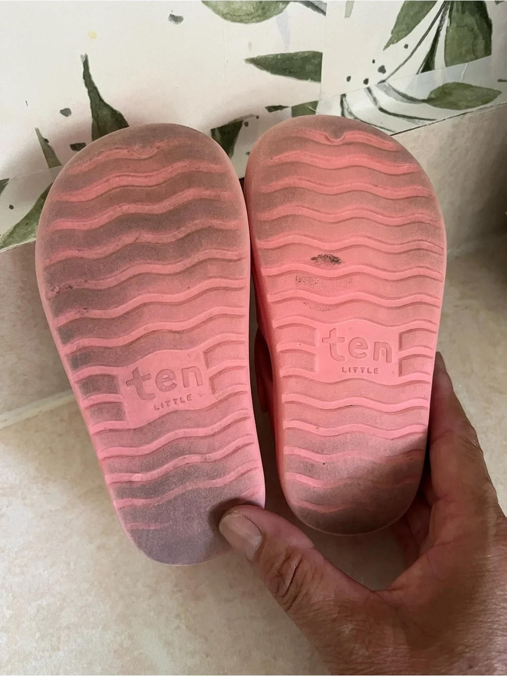Ten Little Kids Pink Coral Closed-Toe Sandals size 8